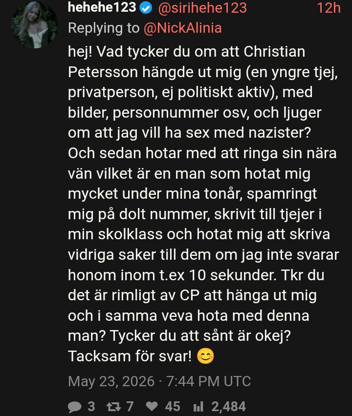 Skärmdump av tweet från @sirihehe123 där hon beskriver hur Christian Petersson doxat henne med bilder och personnummer och hotat henne med en man som trakasserat henne sedan tonåren.